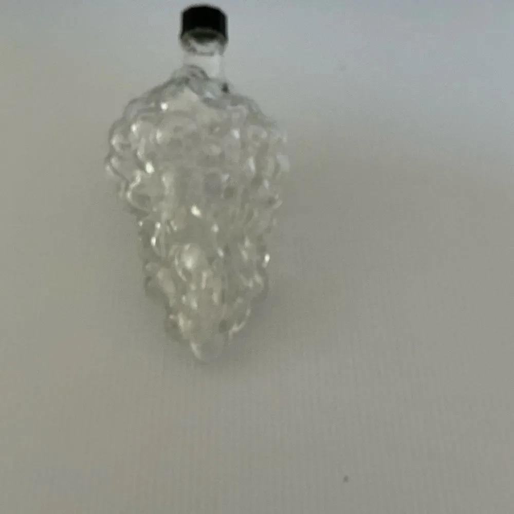 Clear Glass Bottle Grape Bunch Shaped Wine Decanter 6.5